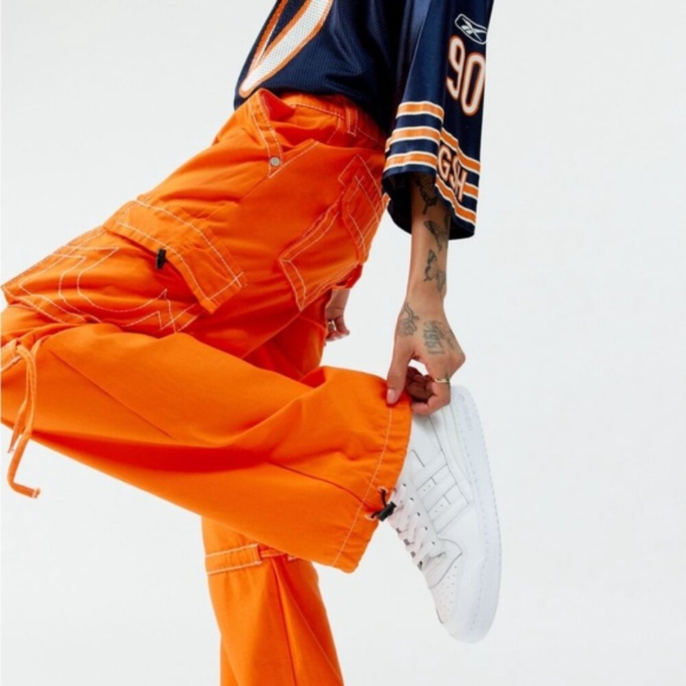 TRUE RELIGION MID-RISE POCKET UTILITY CARGO PANT W/ CONTRAST STITCHING